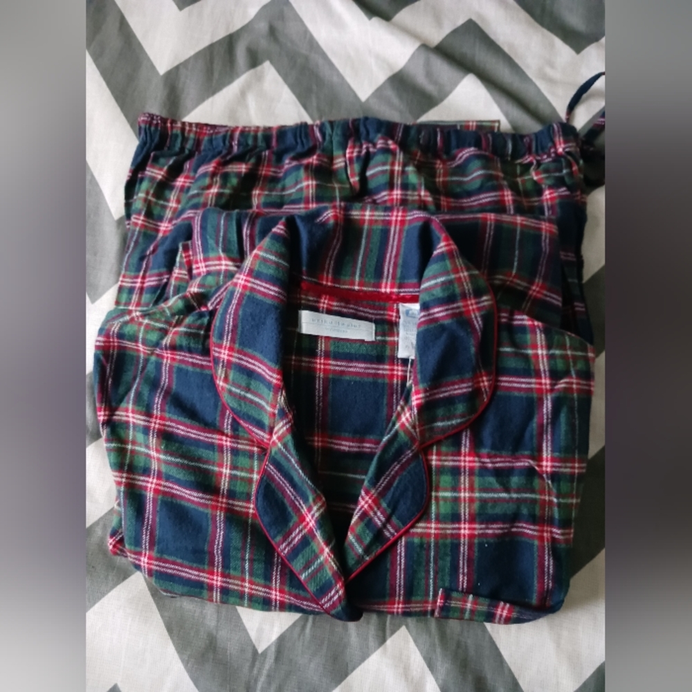 Erika Taylor Lady's Plaid 2 piece pajama set, NWOT.